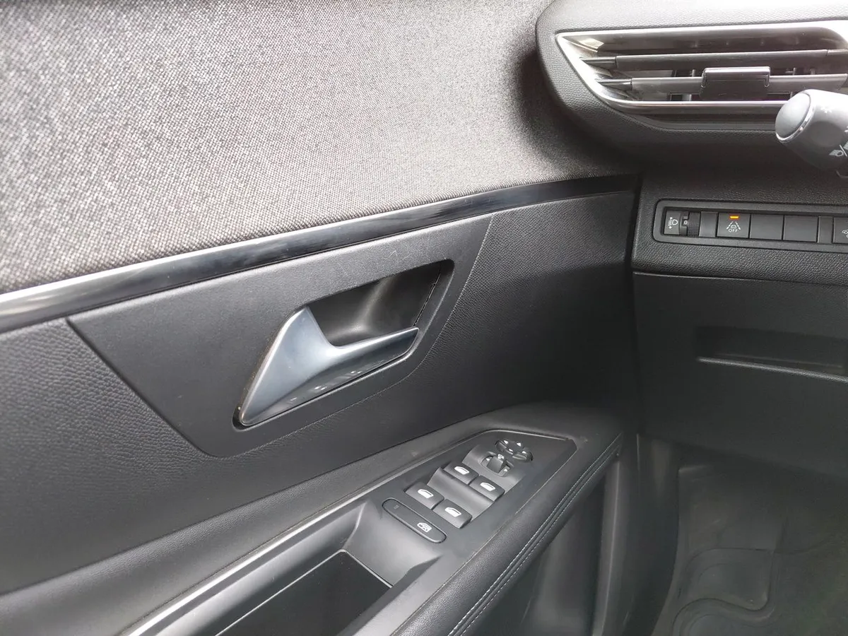 Peugeot 3008 1.5 Allure Pack Bluehdi 130 4x2 Eat8 5p año 2024