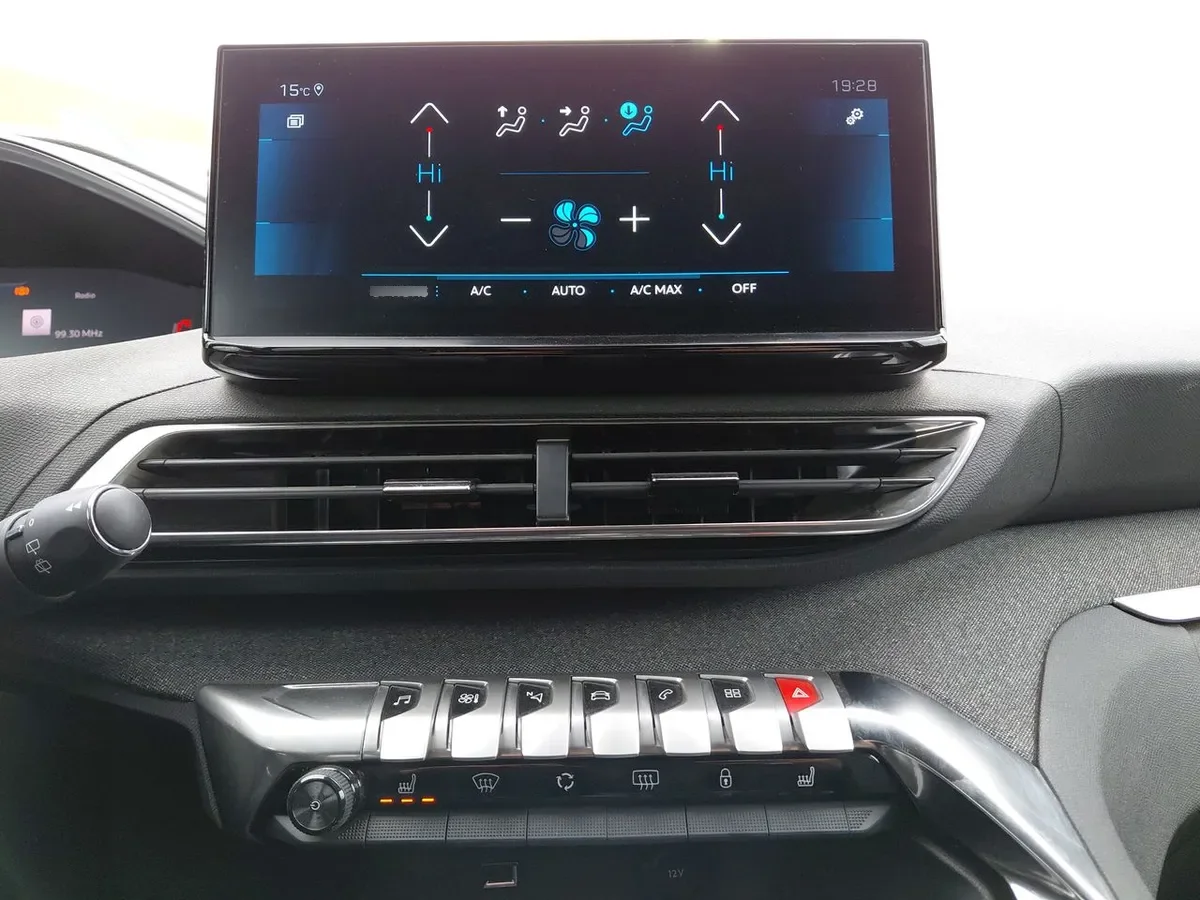 Peugeot 3008 1.5 Allure Pack Bluehdi 130 4x2 Eat8 5p año 2024