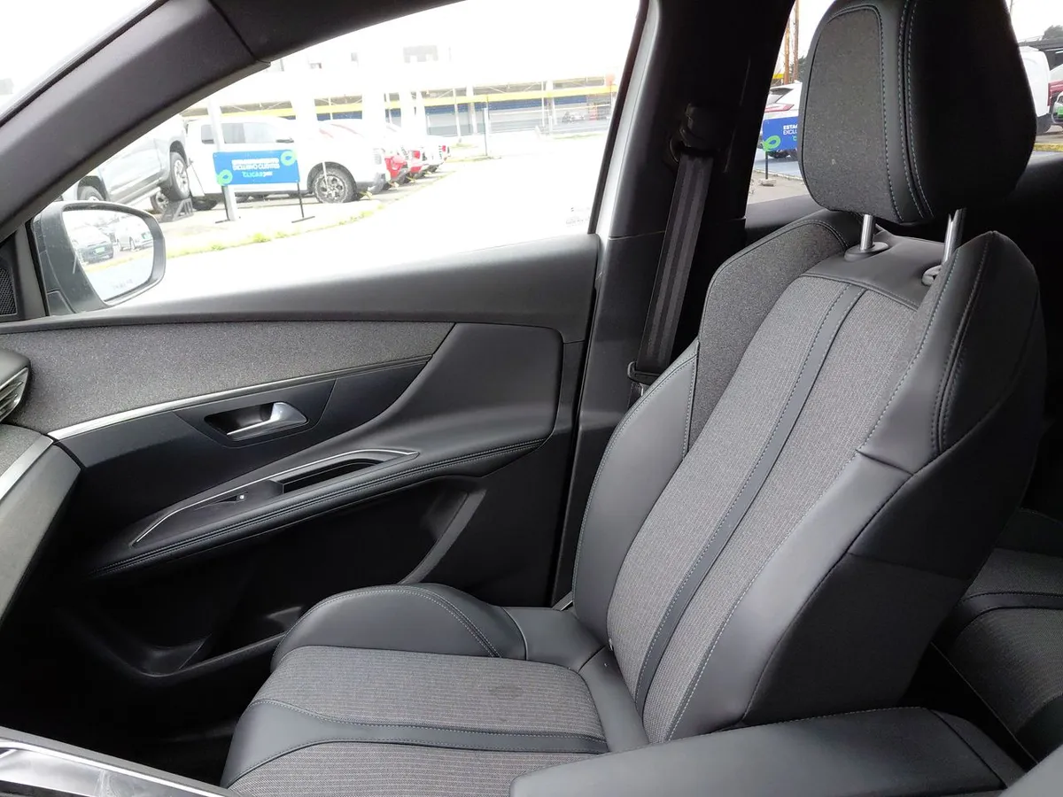 Peugeot 3008 1.5 Allure Pack Bluehdi 130 4x2 Eat8 5p año 2024