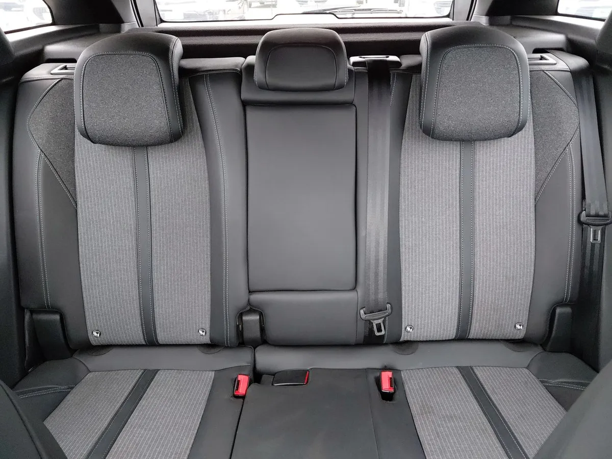 Peugeot 3008 1.5 Allure Pack Bluehdi 130 4x2 Eat8 5p año 2024