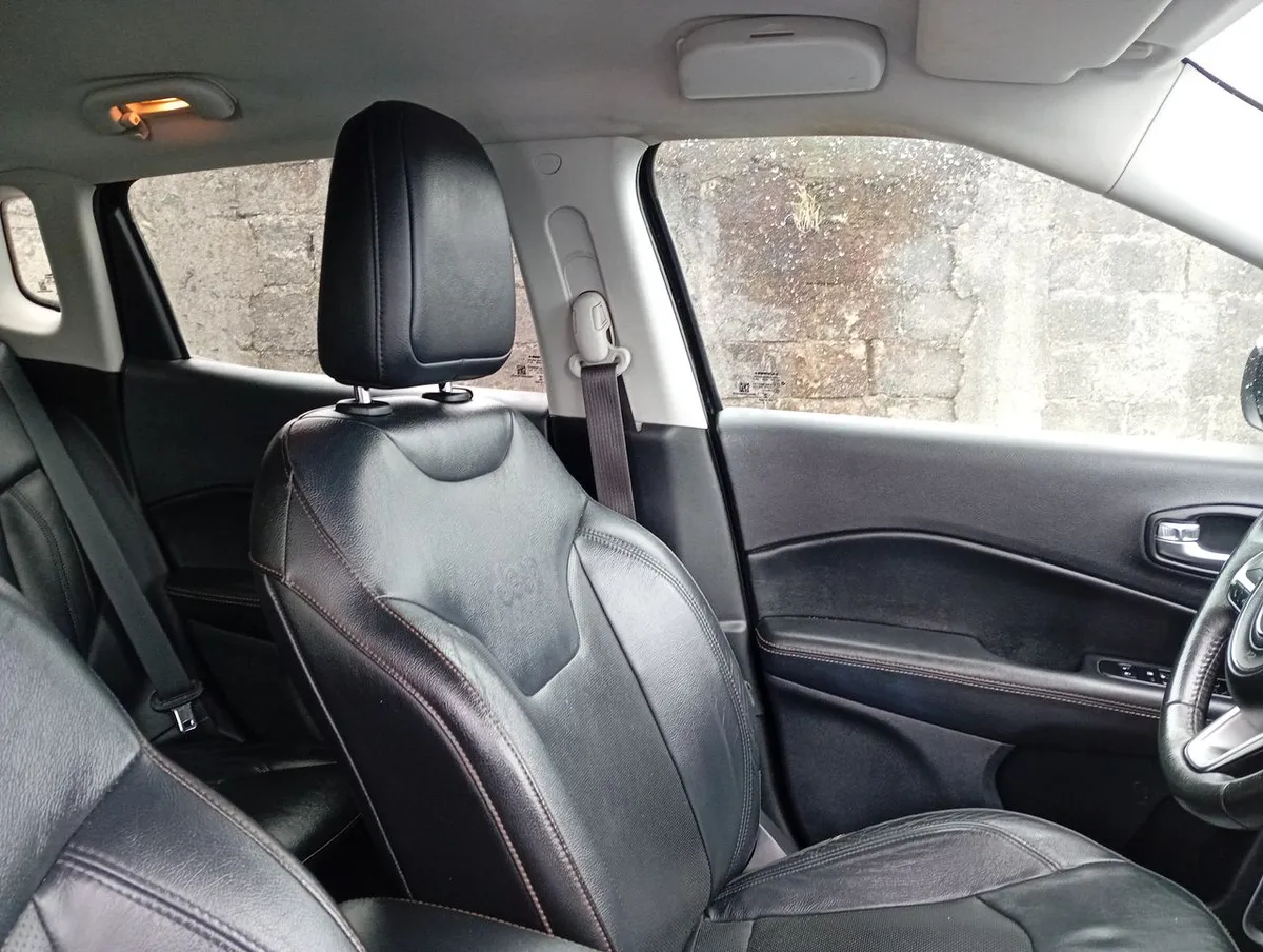 Jeep Compass 2.4 Longitude 4x4 Radio 7 9at 5p año 2019