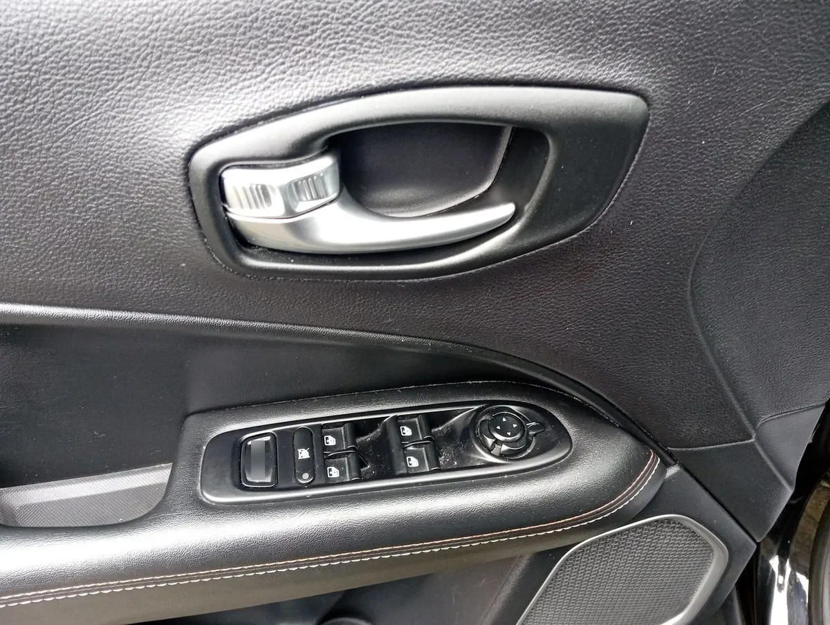 Jeep Compass 2.4 Longitude 4x4 Radio 7 9at 5p año 2019