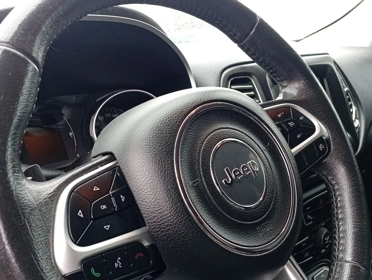 Jeep Compass 2.4 Longitude 4x4 Radio 7 9at 5p año 2019