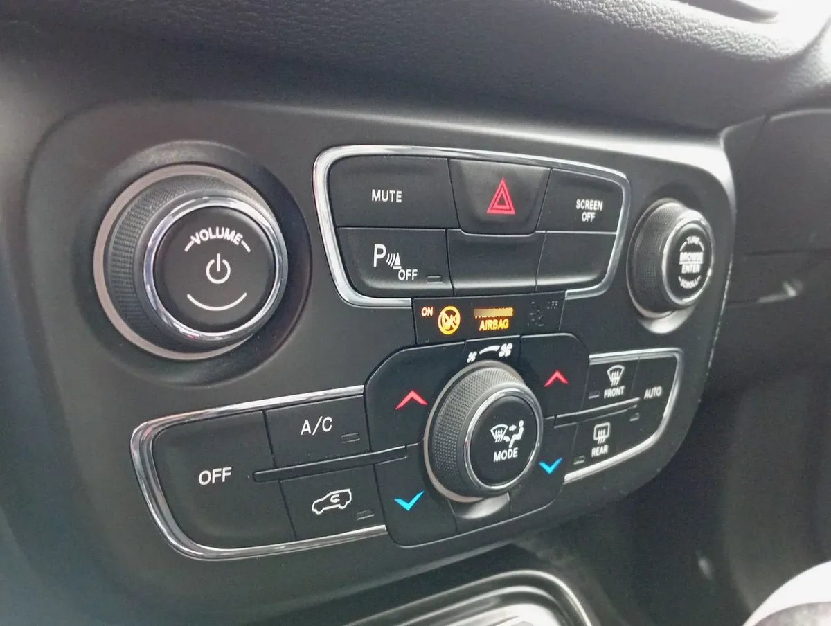 Jeep Compass 2.4 Longitude 4x4 Radio 7 9at 5p año 2019