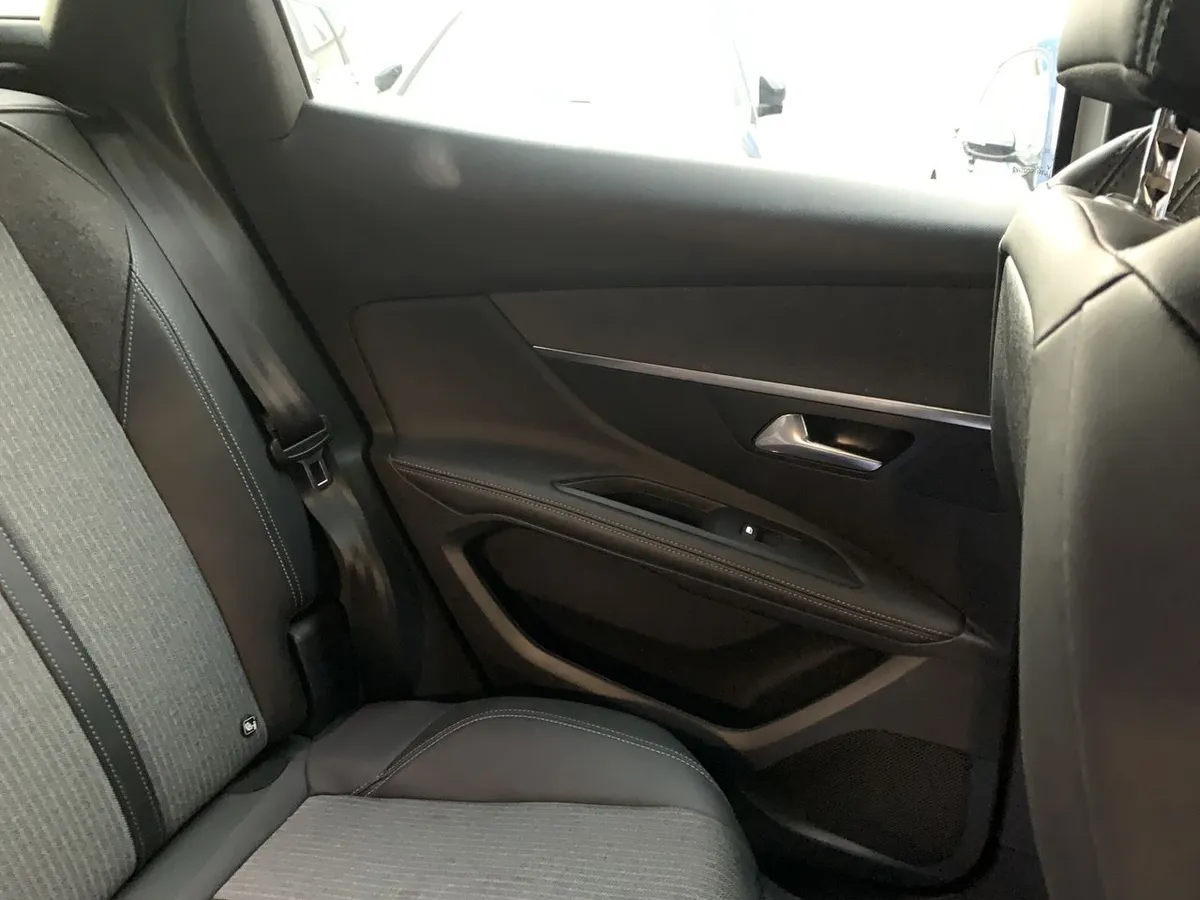 Peugeot 3008 1.6 Allure Pack Thp 165 4x2 Eat6 5p año 2024