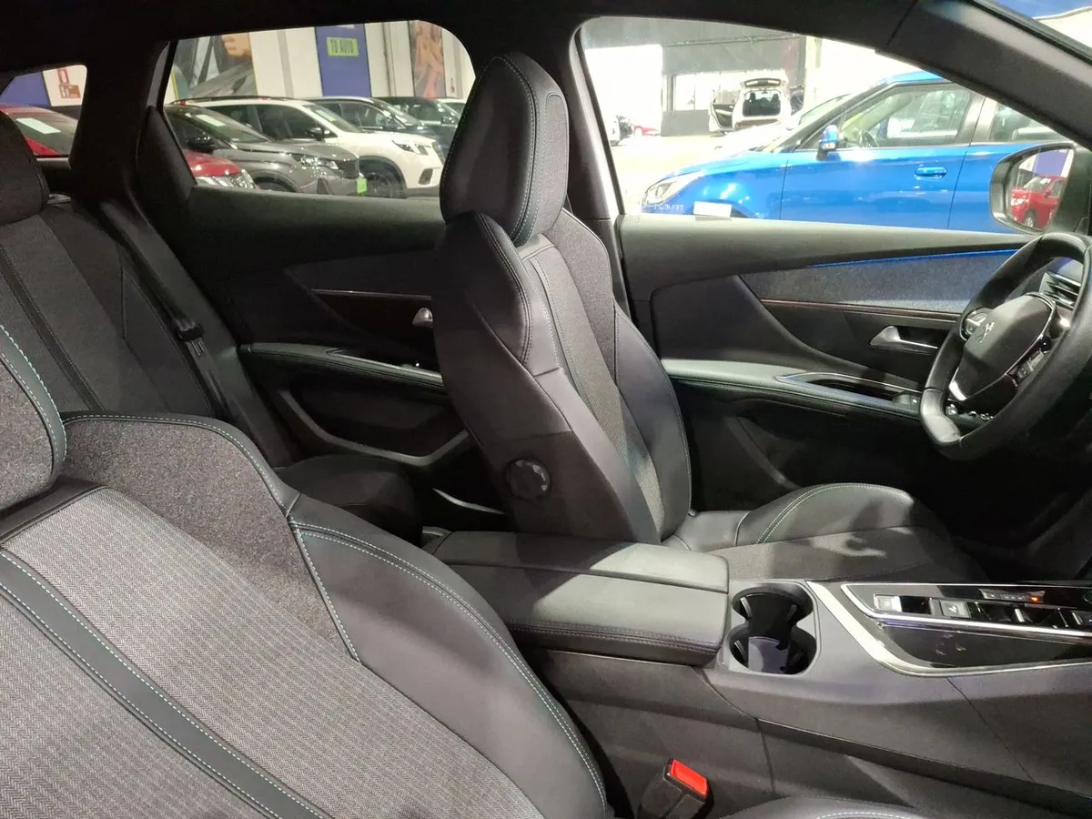 Peugeot 3008 1.6 Allure Pack Thp 165 4x2 Eat6 5p año 2024