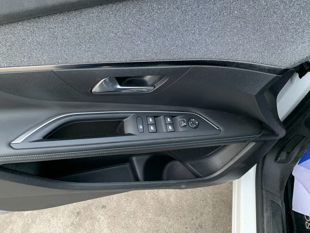 Peugeot 3008 1.6 Allure Pack Thp 165 4x2 Eat6 5p año 2024