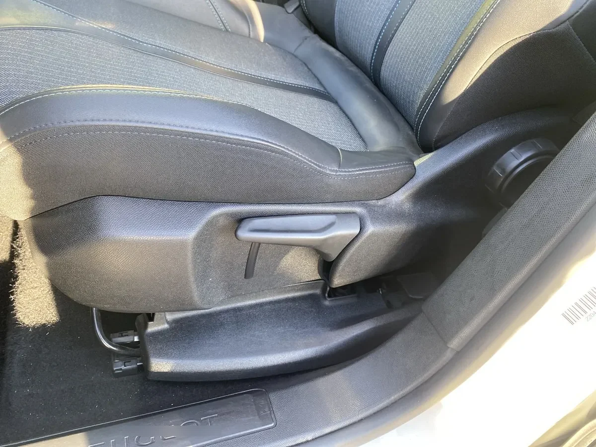 Peugeot 3008 1.6 Allure Pack Thp 165 4x2 Eat6 5p año 2024