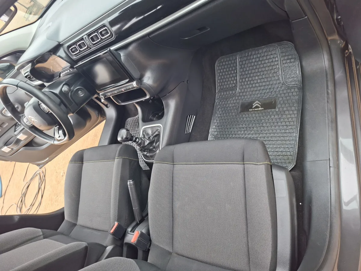 CITROEN C-3 1.5 Aircross Bluehdi 100 S&s Live Mt Diesel año 2024