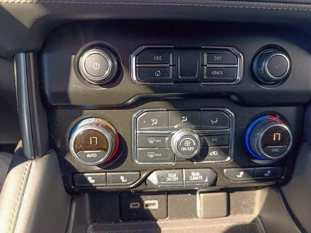 Chevrolet Suburban 4wd Z71 año 2021