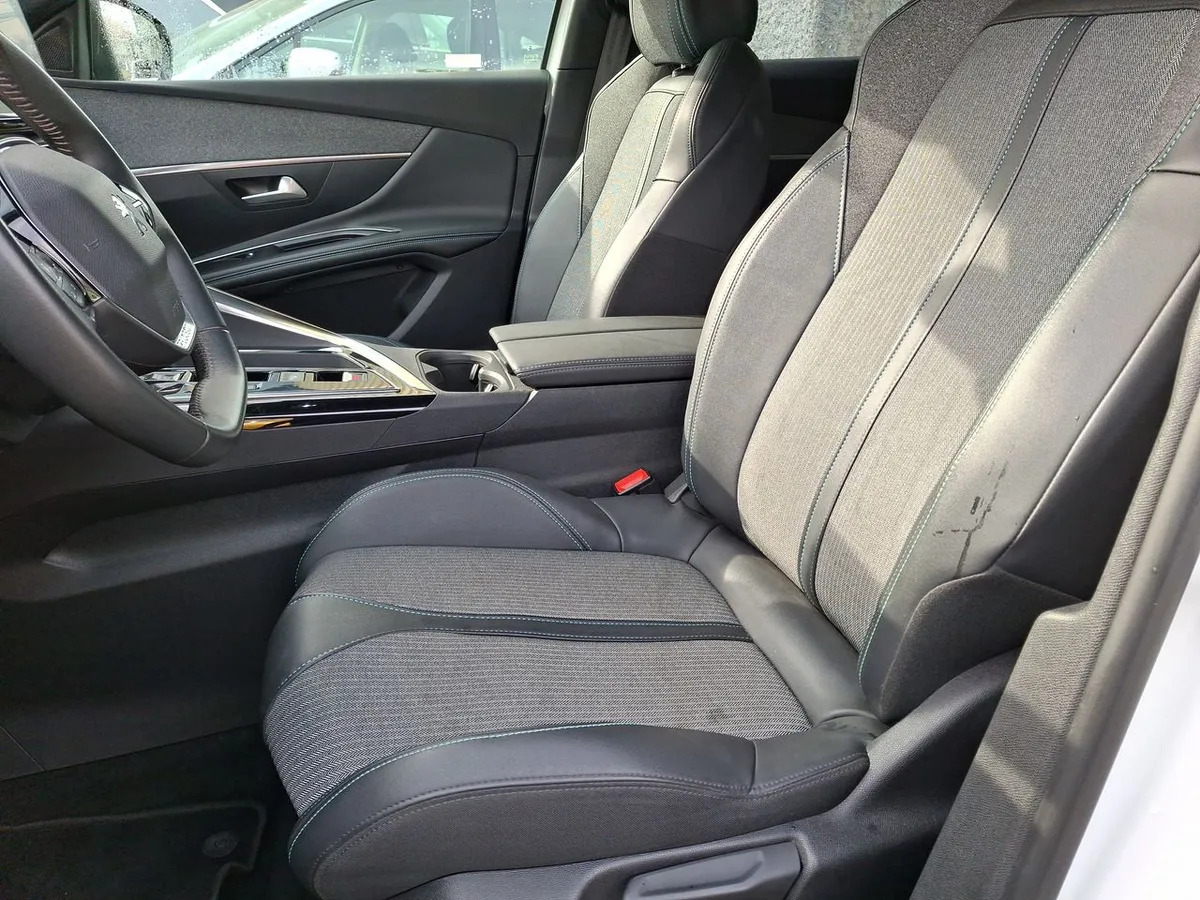 Peugeot 3008 1.6 Allure Pack Thp 165 4x2 Eat6 5p año 2024