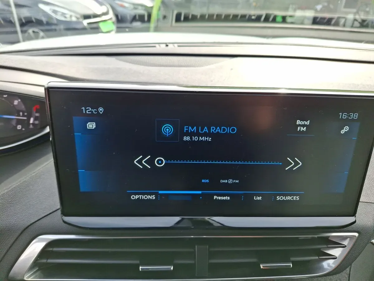 Peugeot 3008 1.6 Allure Pack Thp 165 4x2 Eat6 5p año 2024