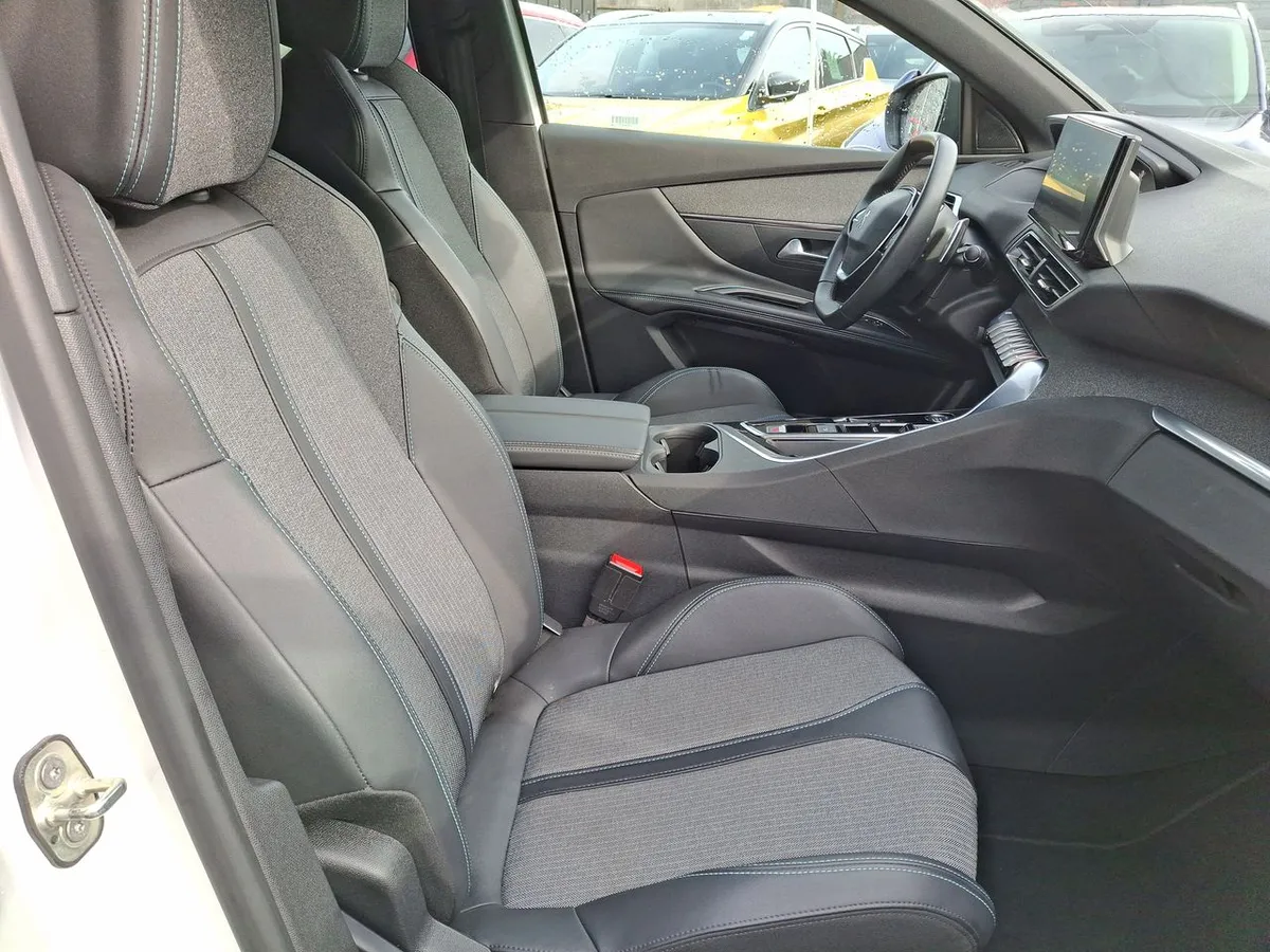 Peugeot 3008 1.6 Allure Pack Thp 165 4x2 Eat6 5p año 2024