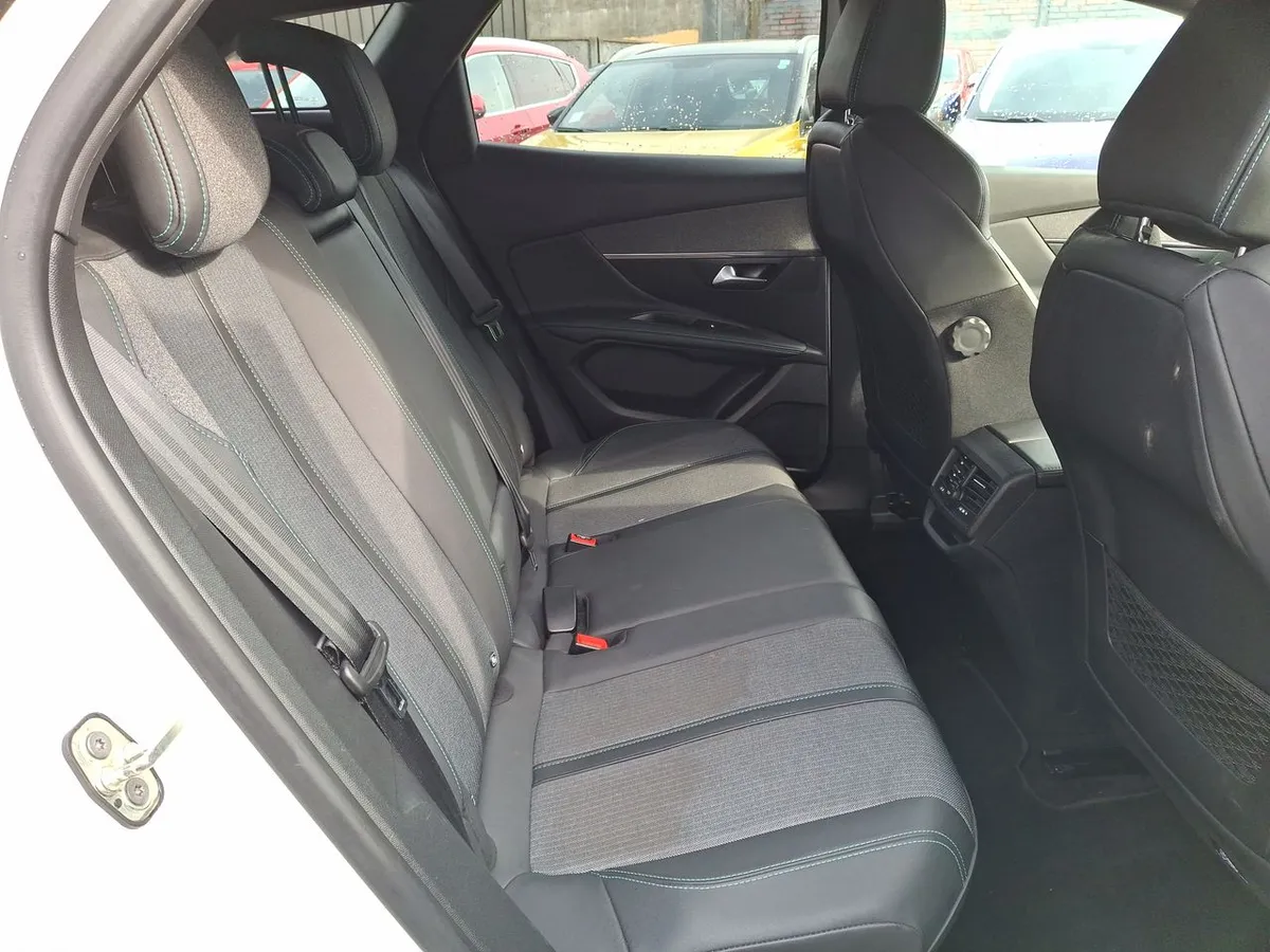 Peugeot 3008 1.6 Allure Pack Thp 165 4x2 Eat6 5p año 2024