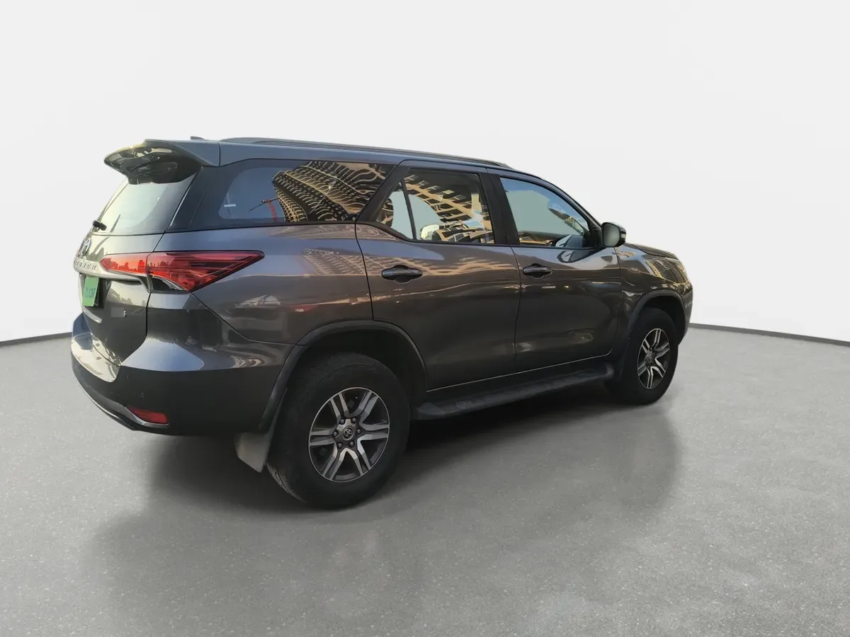 Toyota Fortunner 2.7 Sr5 4x2 At 5p año 2022
