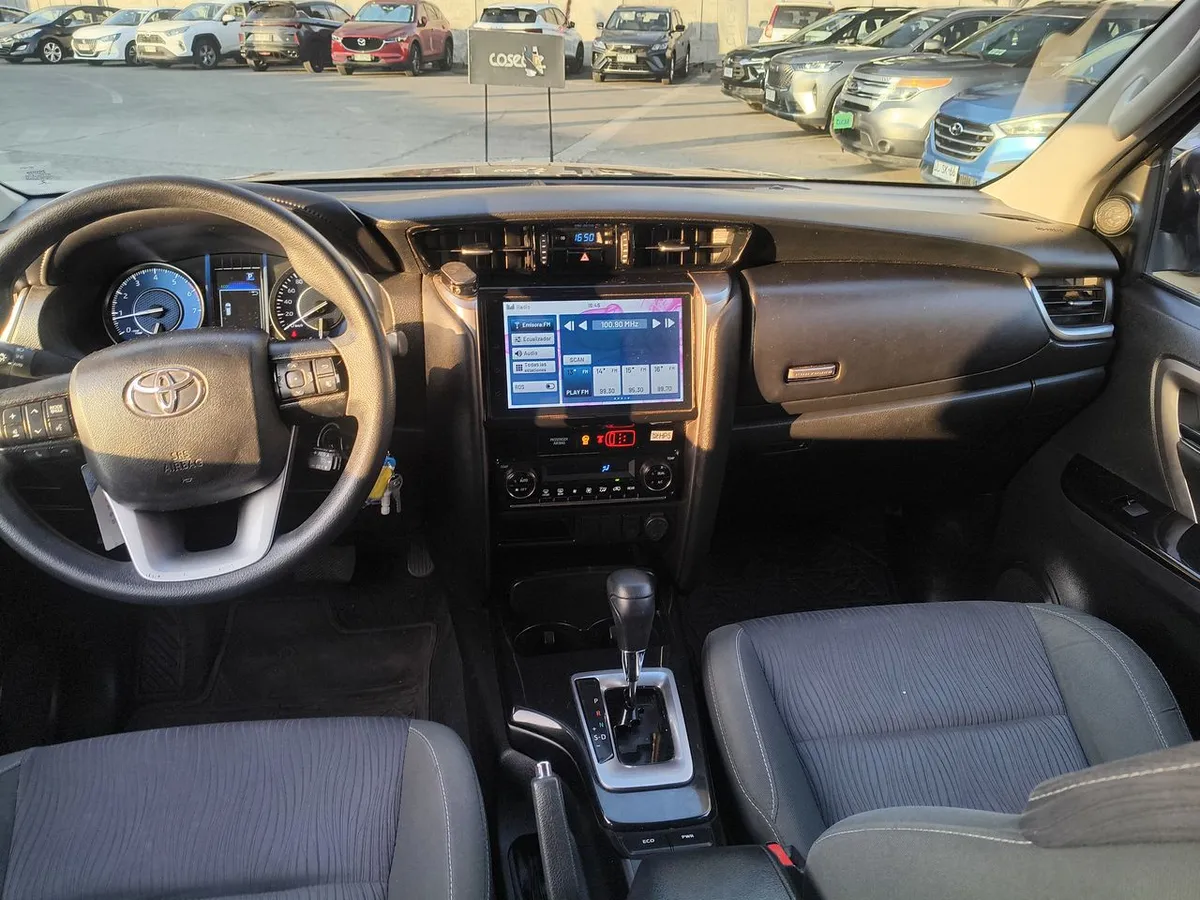 Toyota Fortunner 2.7 Sr5 4x2 At 5p año 2022