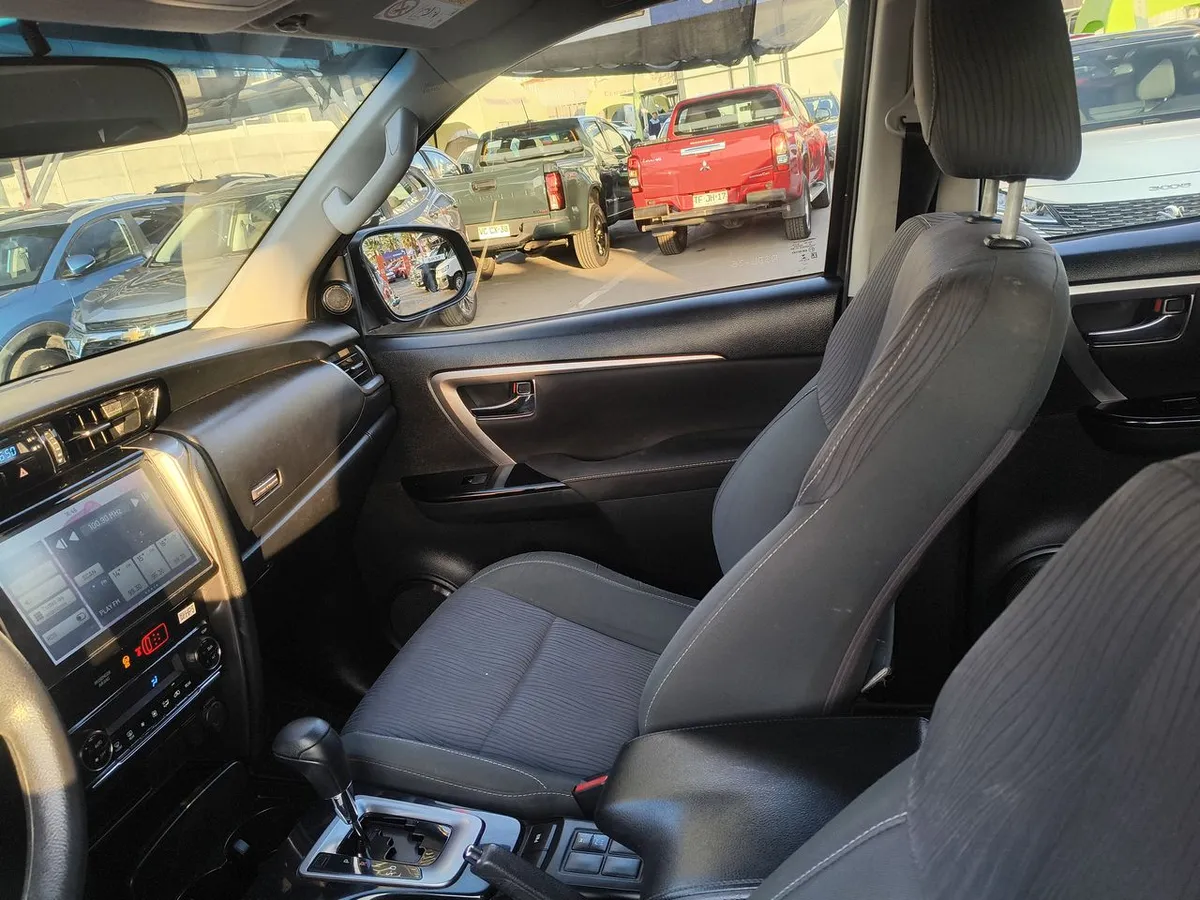 Toyota Fortunner 2.7 Sr5 4x2 At 5p año 2022
