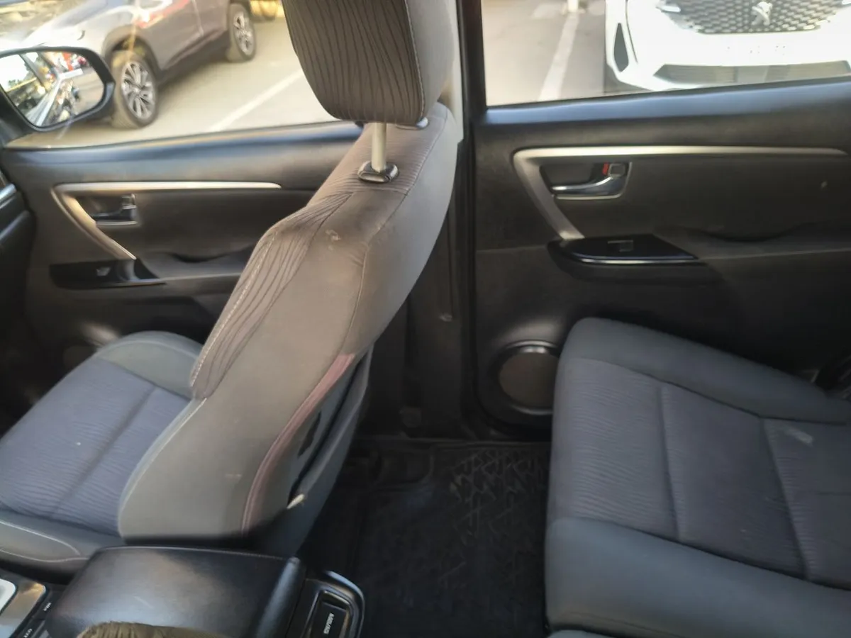 Toyota Fortunner 2.7 Sr5 4x2 At 5p año 2022
