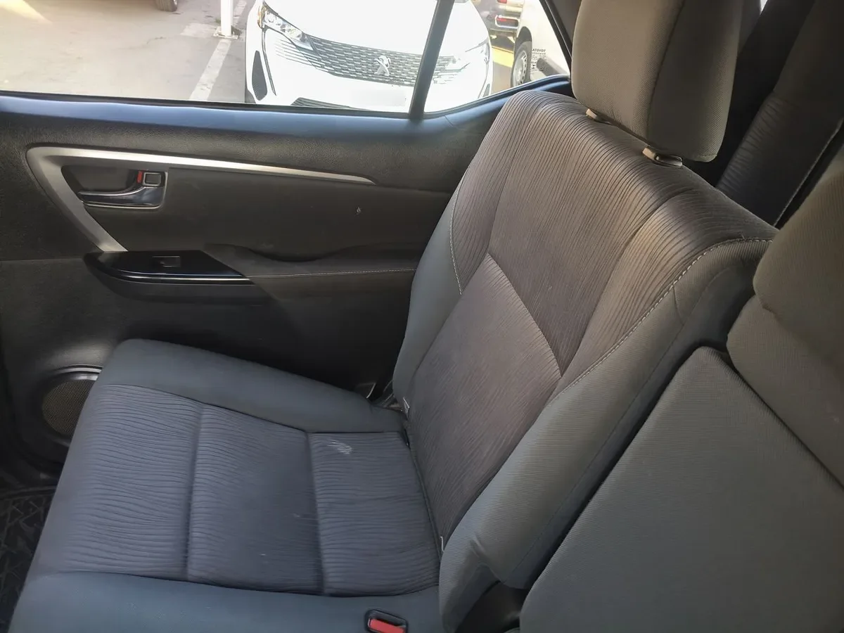 Toyota Fortunner 2.7 Sr5 4x2 At 5p año 2022