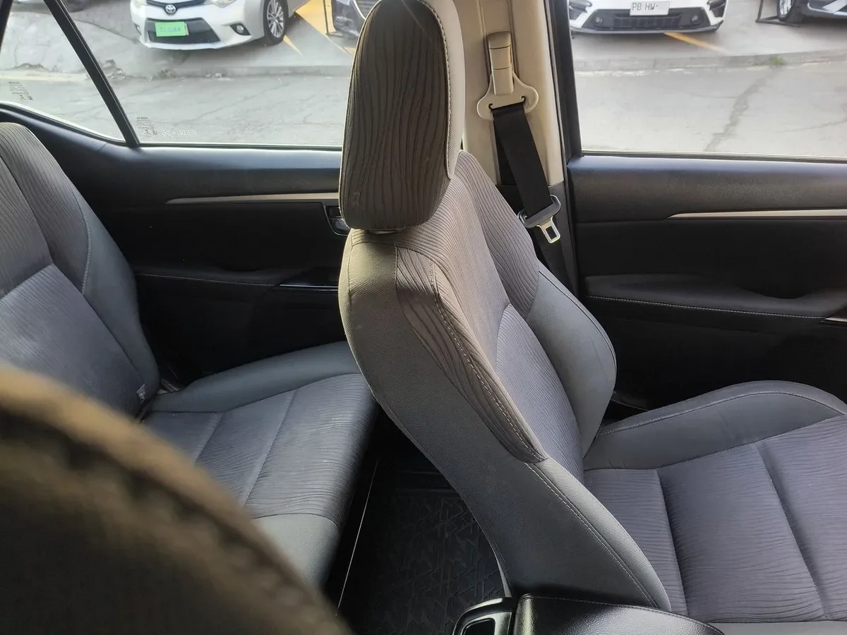 Toyota Fortunner 2.7 Sr5 4x2 At 5p año 2022