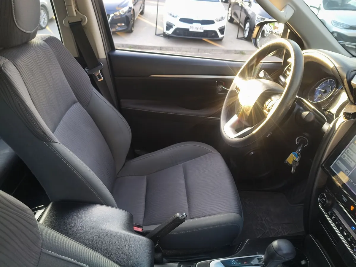 Toyota Fortunner 2.7 Sr5 4x2 At 5p año 2022