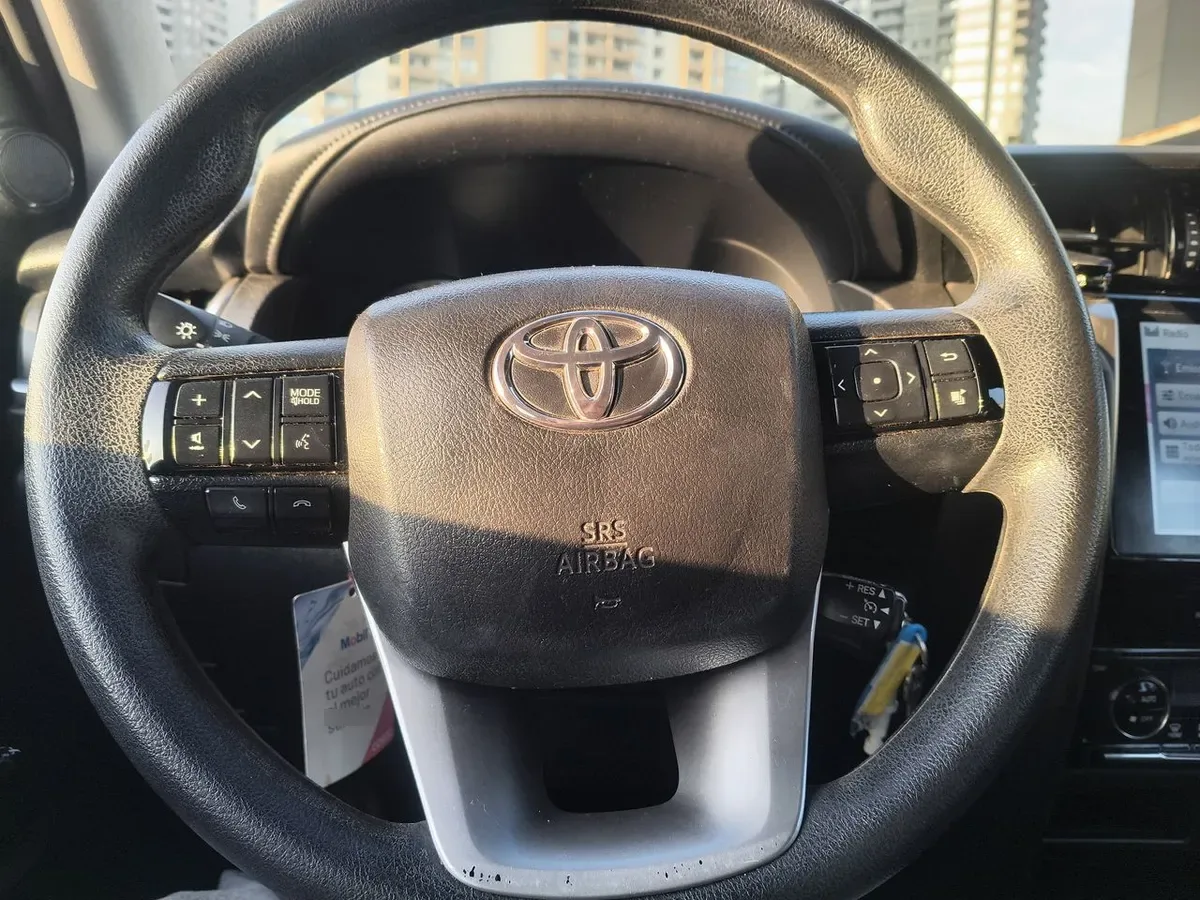 Toyota Fortunner 2.7 Sr5 4x2 At 5p año 2022