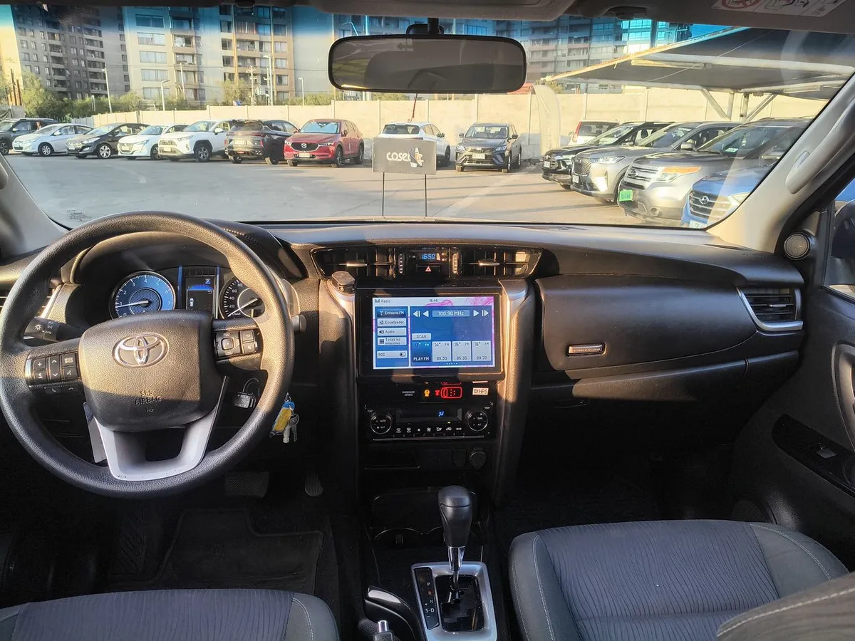Toyota Fortunner 2.7 Sr5 4x2 At 5p año 2022