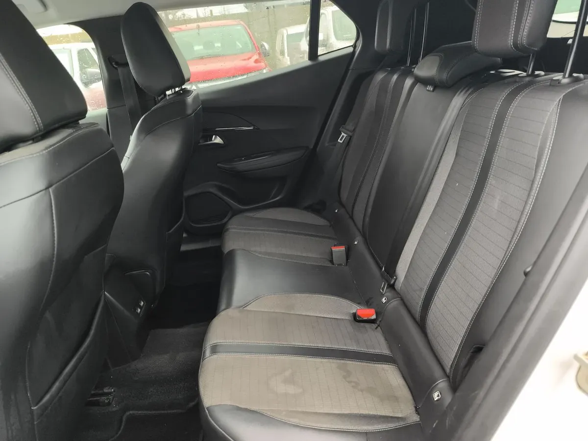 Peugeot 2008 1.2 Active Puretech 4x2 130 Eat8 5p año 2021