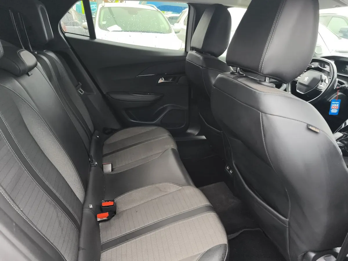 Peugeot 2008 1.2 Active Puretech 4x2 130 Eat8 5p año 2021