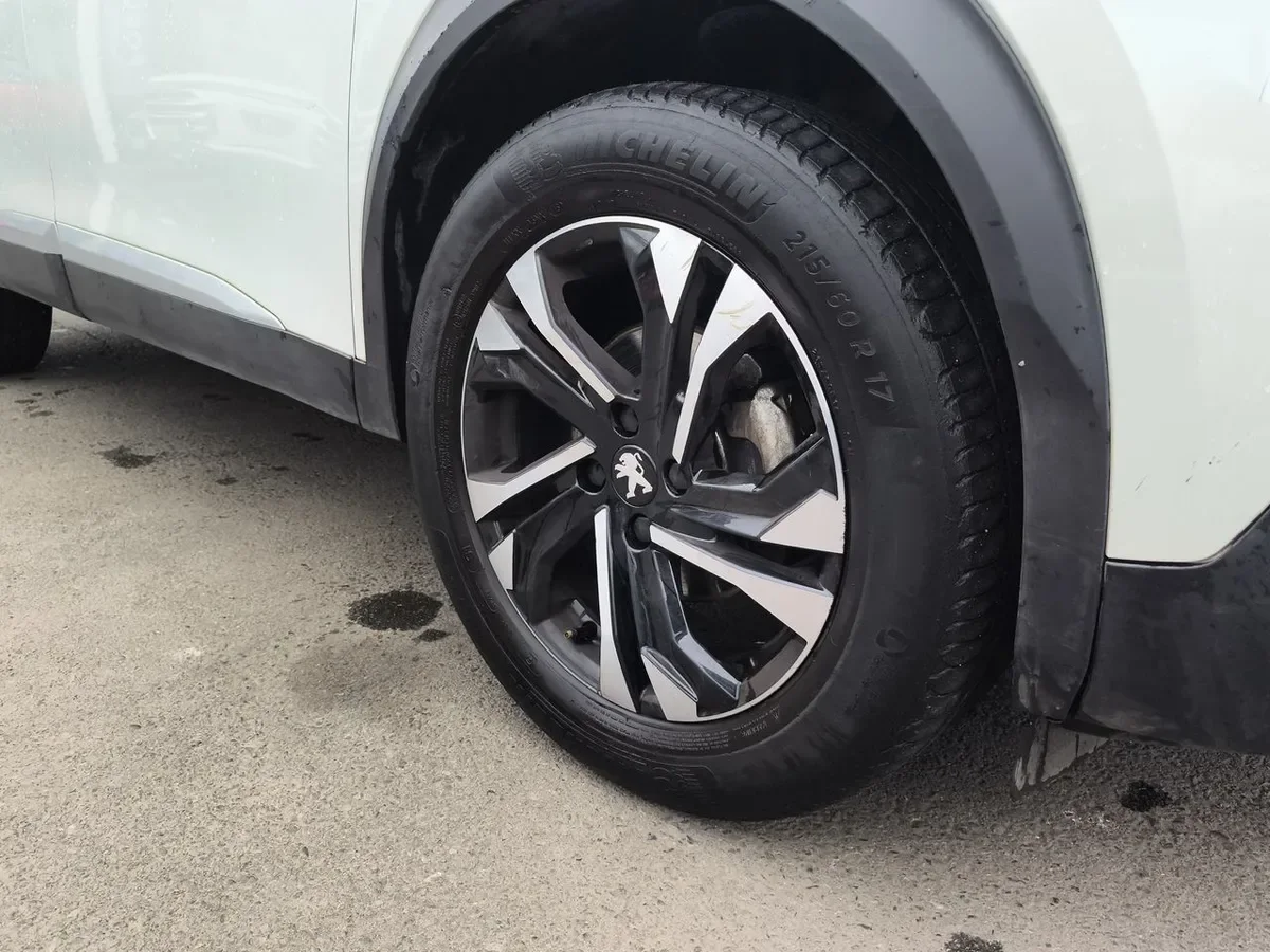 Peugeot 2008 1.2 Active Puretech 4x2 130 Eat8 5p año 2021