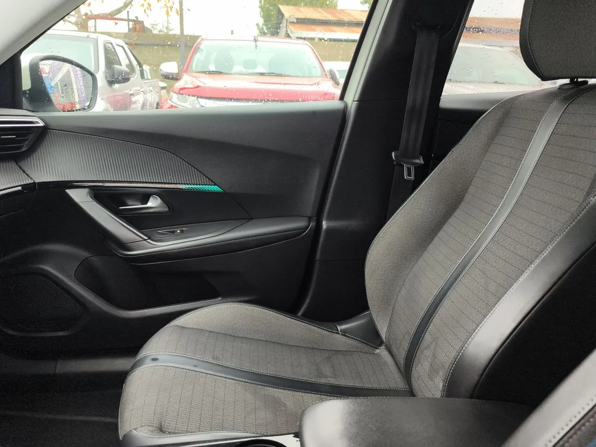 Peugeot 2008 1.2 Active Puretech 4x2 130 Eat8 5p año 2021