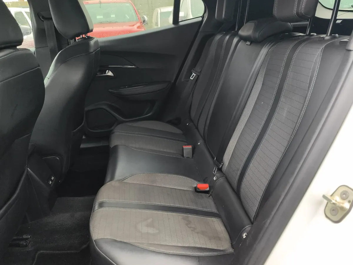 Peugeot 2008 1.2 Active Puretech 4x2 130 Eat8 5p año 2021