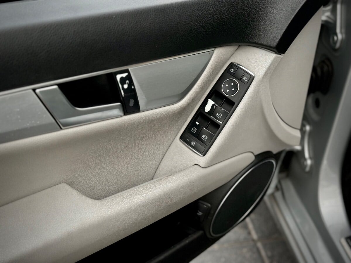 Mercedes-benz C180 Avantgard Blue Efficinecy año 2013