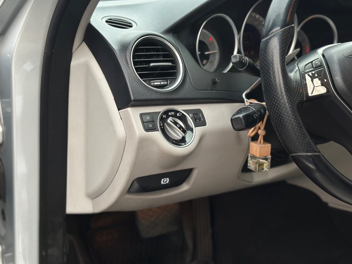 Mercedes-benz C180 Avantgard Blue Efficinecy año 2013