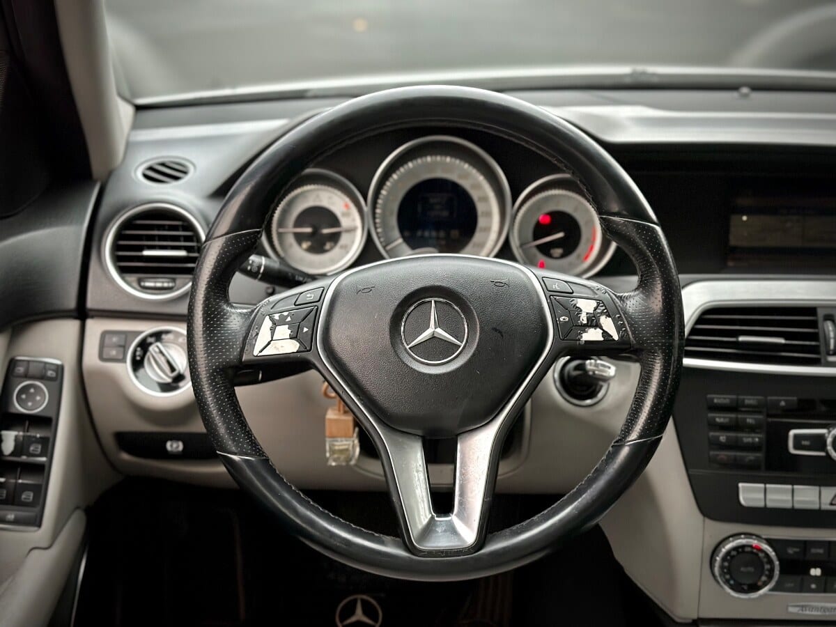 Mercedes-benz C180 Avantgard Blue Efficinecy año 2013