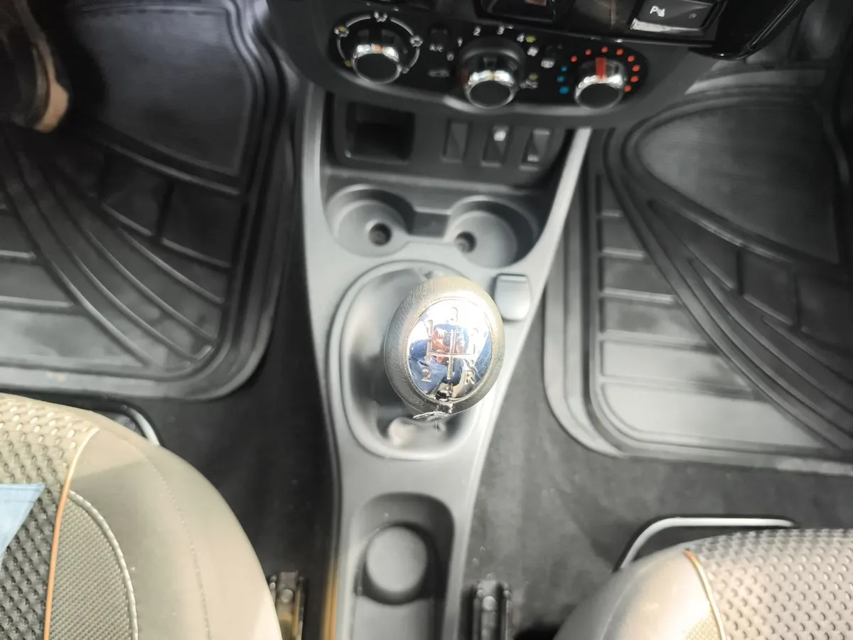 Renault Duster 1.6l Zen 4x2 Kit Outdoor 5mt 5p año 2018