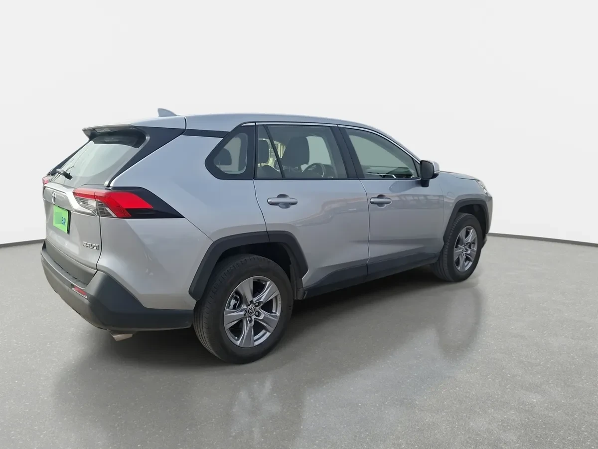 Toyota Rav 4 2.0 Le 4x2 Mt 5p año 2025