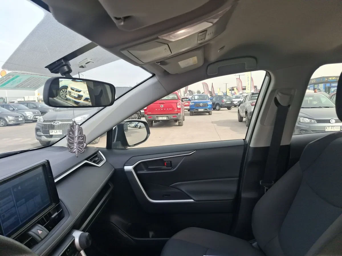 Toyota Rav 4 2.0 Le 4x2 Mt 5p año 2025