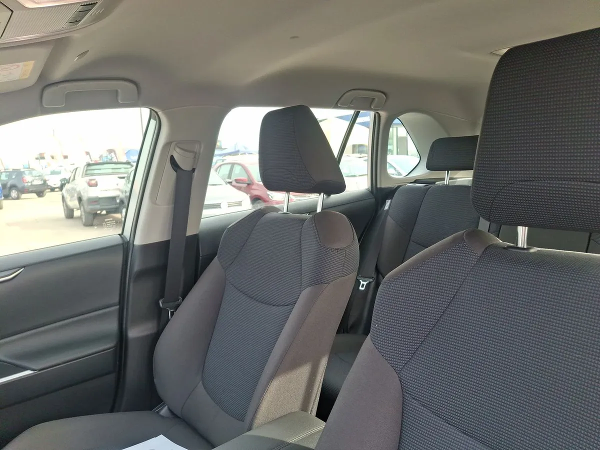 Toyota Rav 4 2.0 Le 4x2 Mt 5p año 2025
