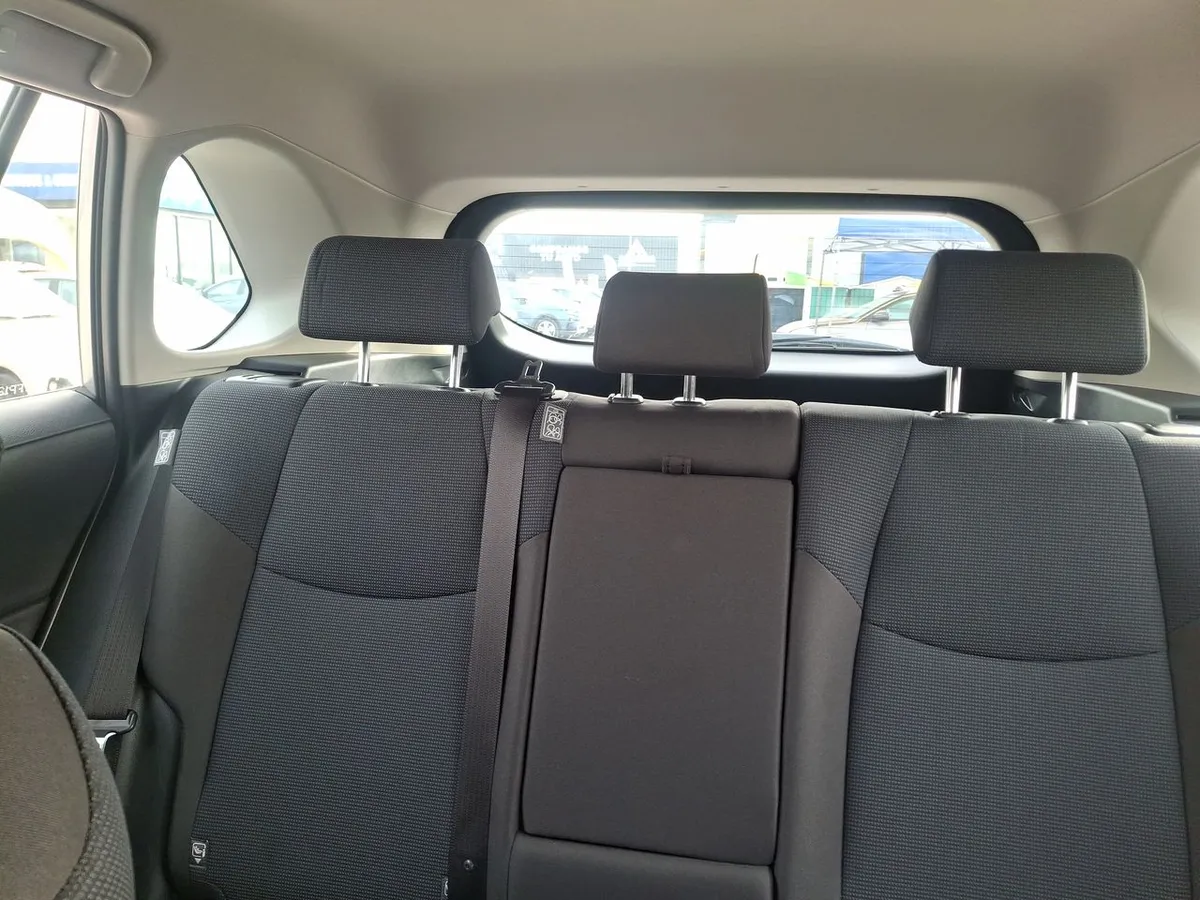 Toyota Rav 4 2.0 Le 4x2 Mt 5p año 2025