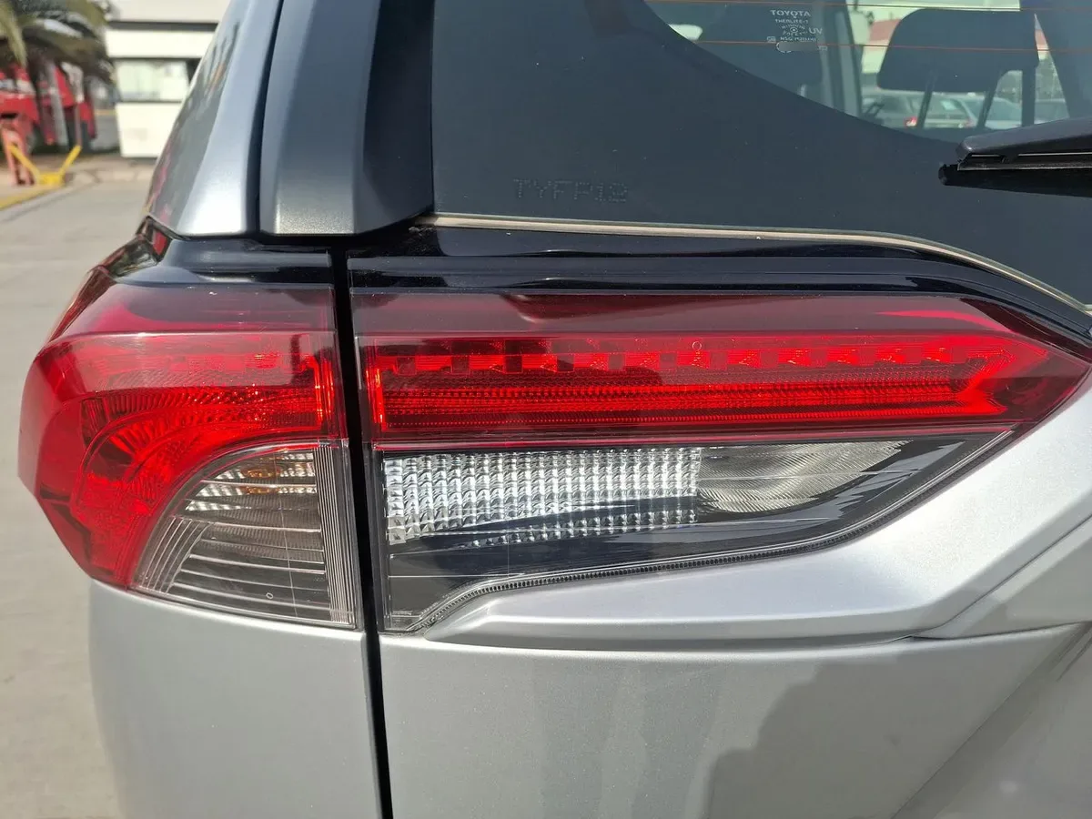 Toyota Rav 4 2.0 Le 4x2 Mt 5p año 2025