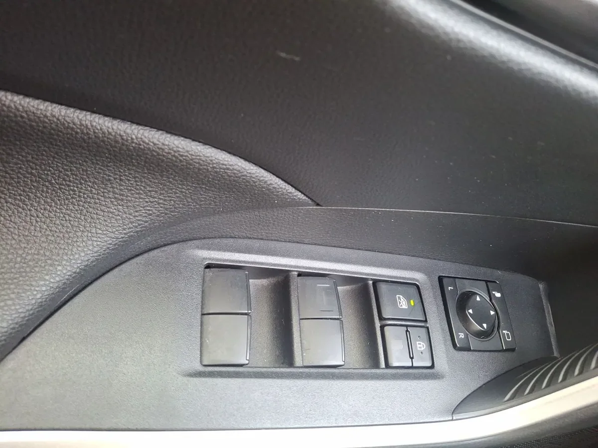 Toyota Rav 4 2.0 Le 4x2 Mt 5p año 2025