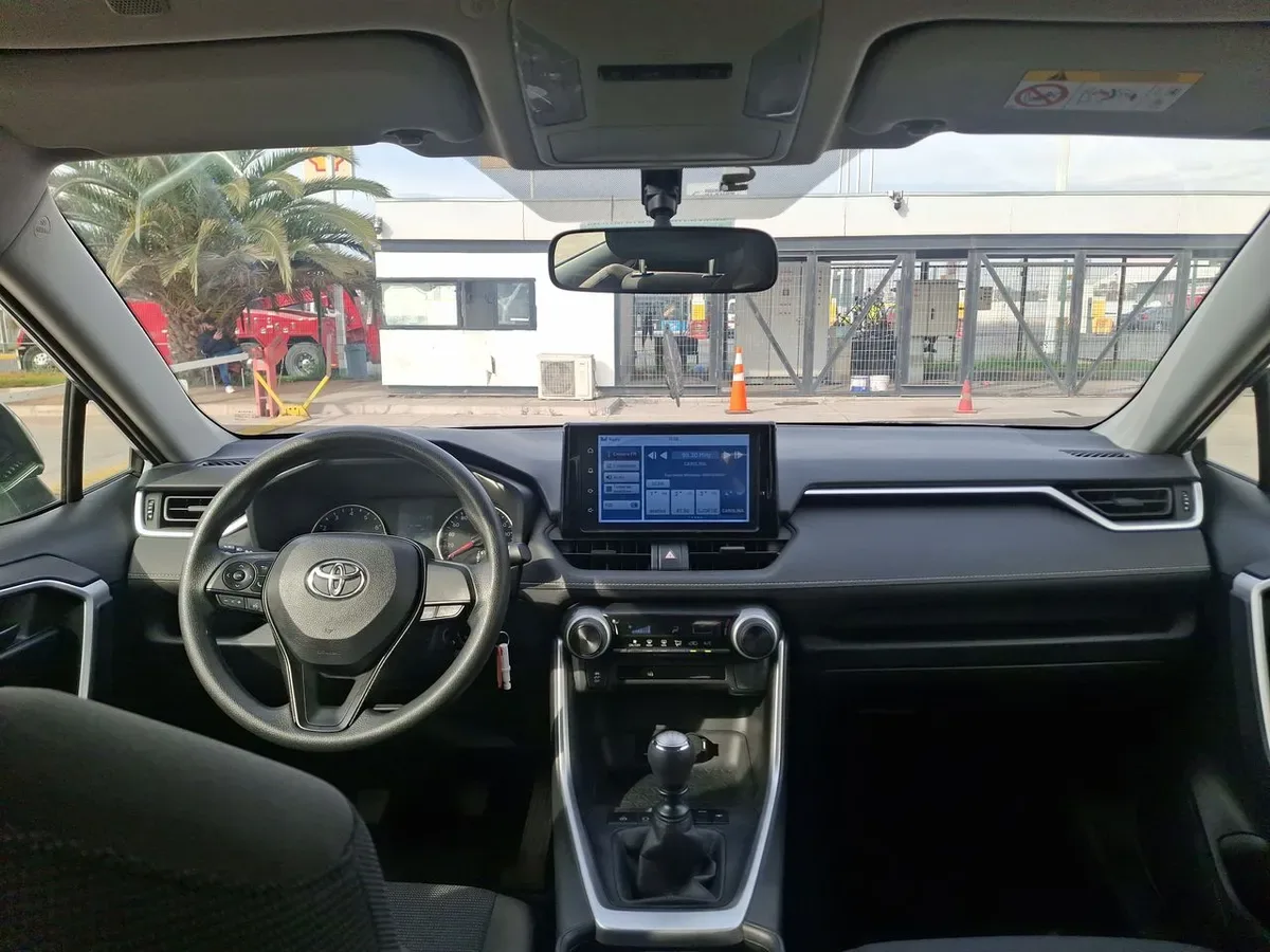 Toyota Rav 4 2.0 Le 4x2 Mt 5p año 2025