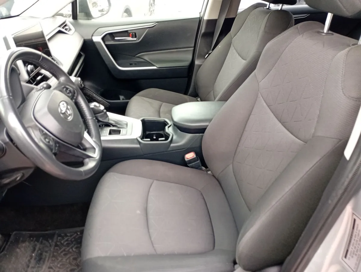 Toyota Rav 4 2.5 Xle Hybrid Hv 4x2 Cvt At 5p año 2023