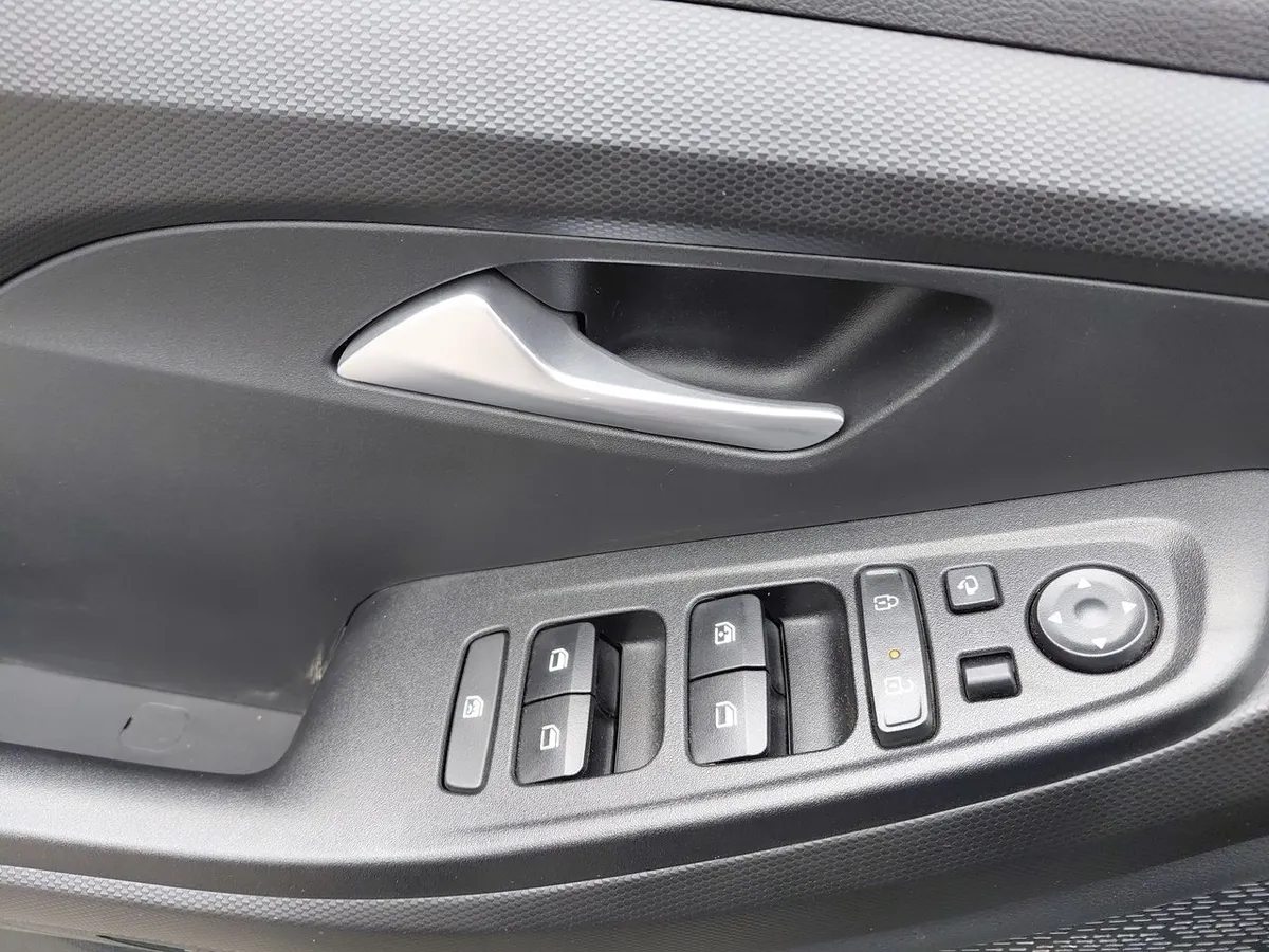 Hyundai Creta 1.5 Design Su2id 4x2 Mt 5p año 2025