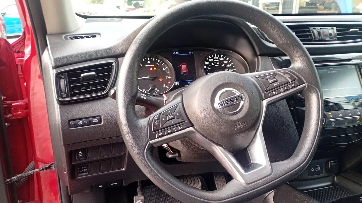 Nissan X-Trail 2.5 Sense Mc 4x2 Cvt At 5p año 2022