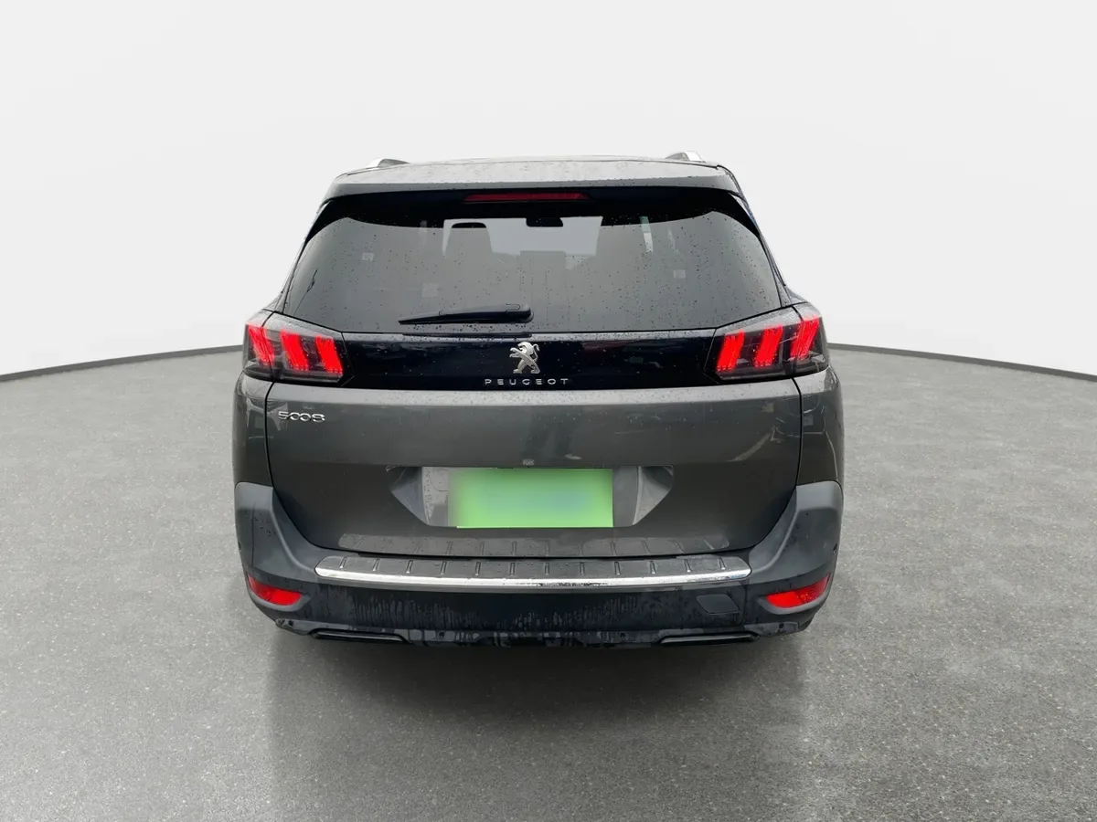 Peugeot 5008 1.5 Allure Pack Bluehdi 130 4x2 Eat8 5p año 2024