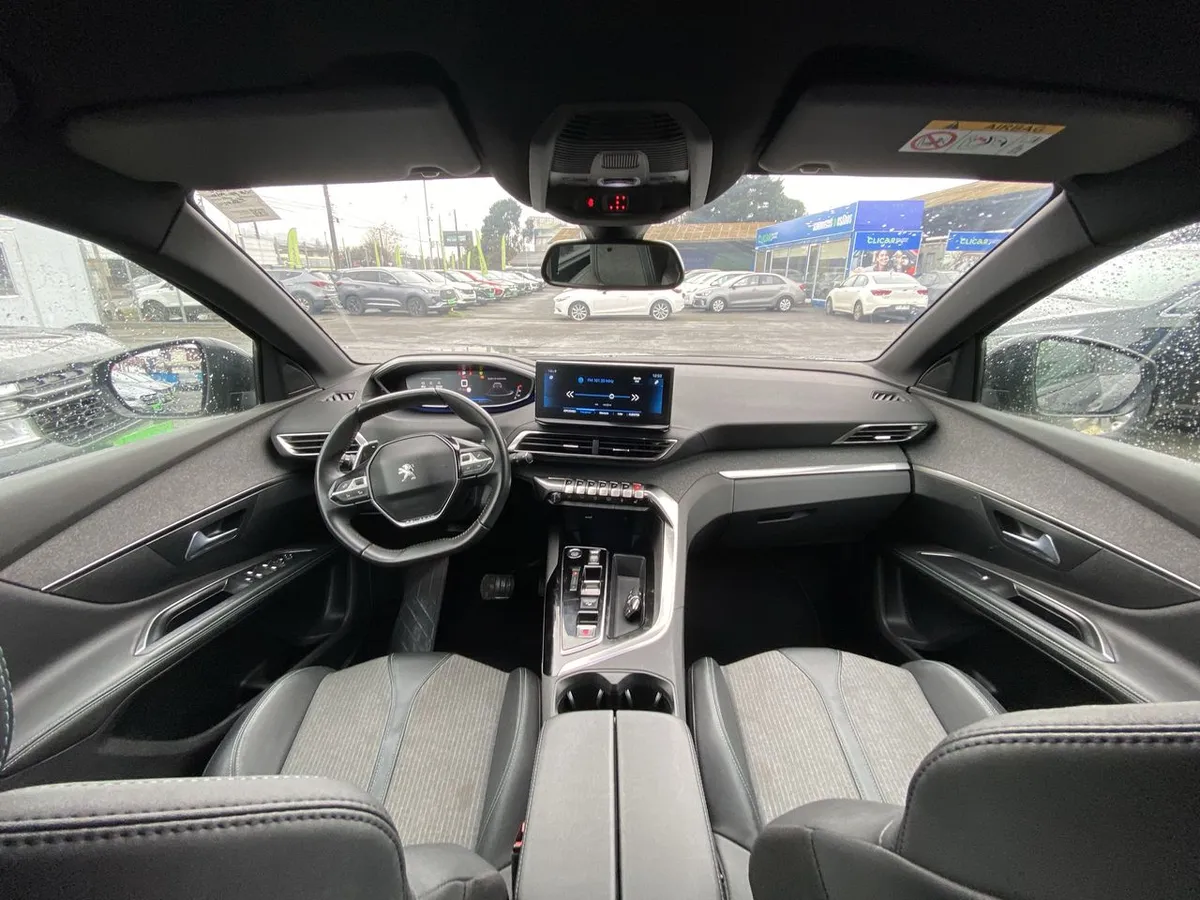 Peugeot 5008 1.5 Allure Pack Bluehdi 130 4x2 Eat8 5p año 2024