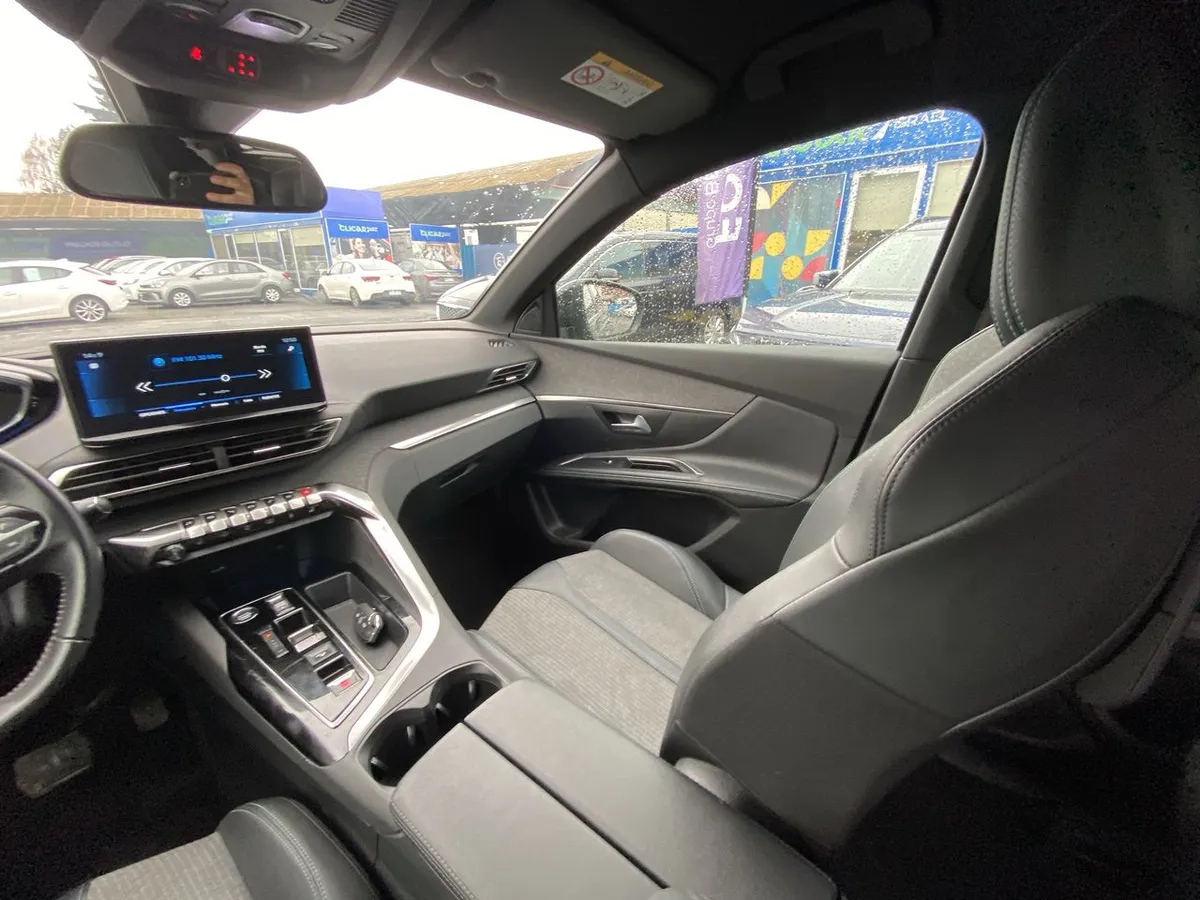 Peugeot 5008 1.5 Allure Pack Bluehdi 130 4x2 Eat8 5p año 2024