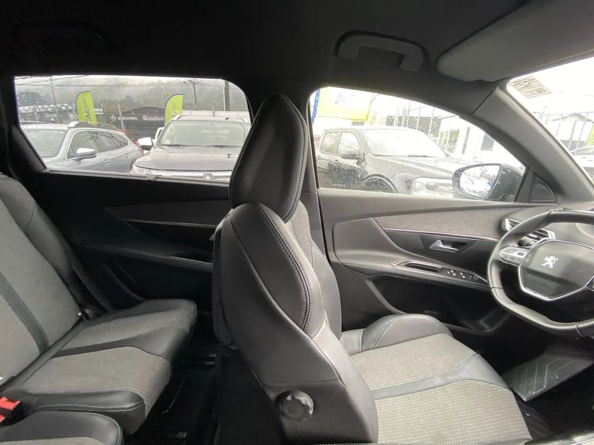 Peugeot 5008 1.5 Allure Pack Bluehdi 130 4x2 Eat8 5p año 2024